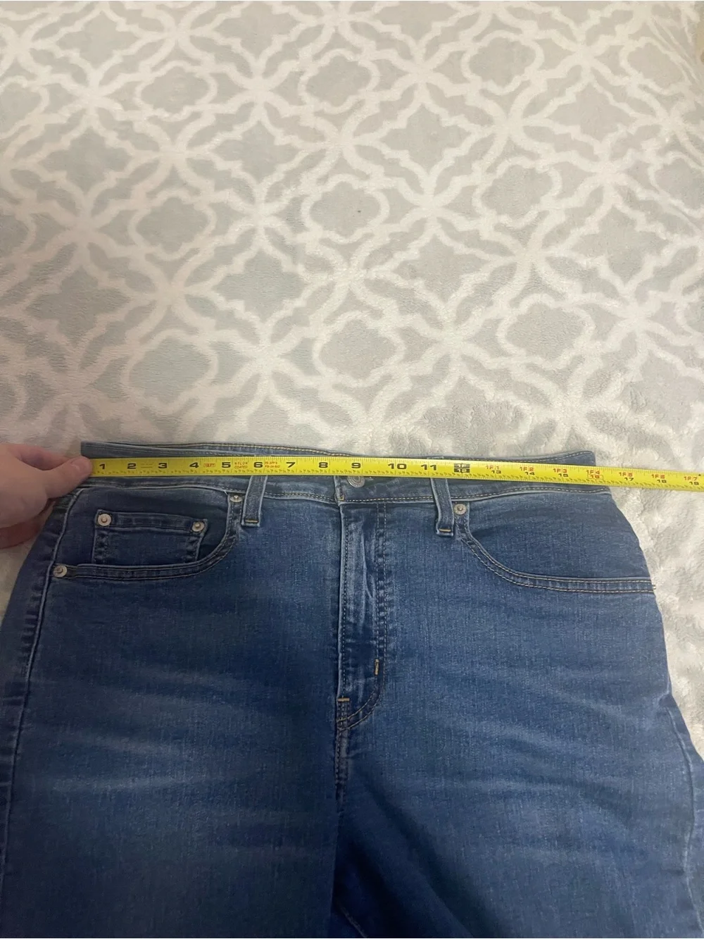 Levi’s 725 High Rise Bootcut Jeans Women’s Size 32 Medium Wash Distressed Denim